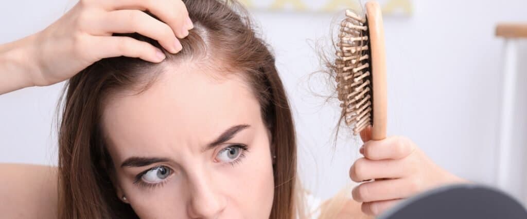 Cómo Manejar la Caída del Cabello Post-COVID-19: Una Guía Completa